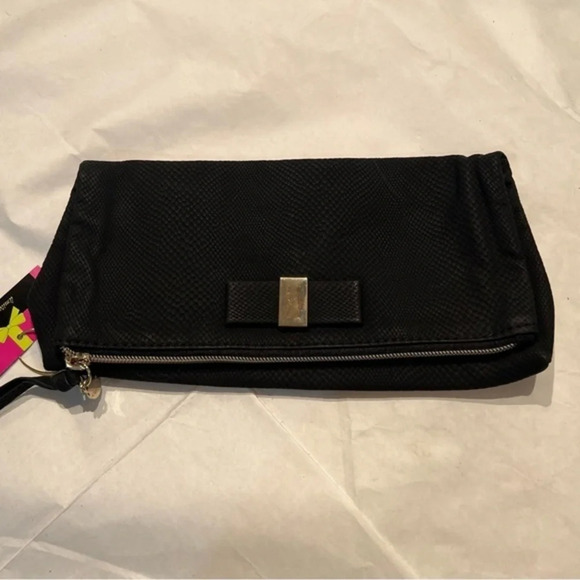 Victoria Secret Fold-Over Classic Black With Bow Wristlet Clutch Bag NWT - Picture 1 of 11